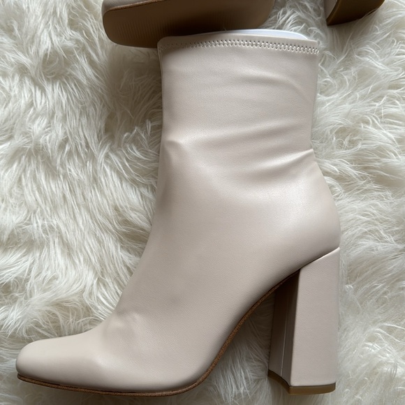 Steve Madden Bone White Lynden Block Heel Zipper Pull On Ankle Boots - Picture 8 of 12